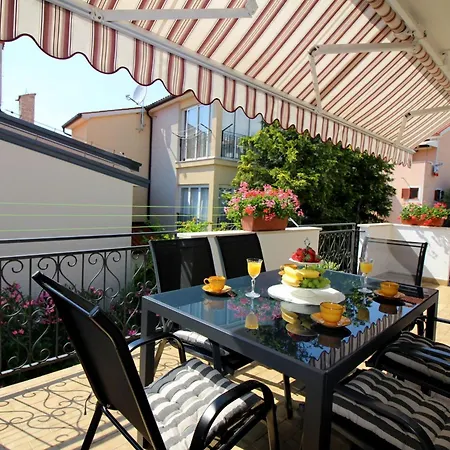 Appartamento Gina Mit Terrasse, Grill Und Liegen Porec