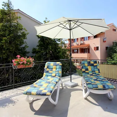 Apartment Gina Mit Terrasse, Grill Und Liegen *