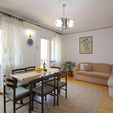 Gina Mit Terrasse, Grill Und Liegen Appartamento Porec