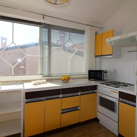 Apartment Gina Mit Terrasse, Grill Und Liegen Porec