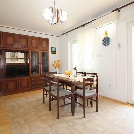 Apartment Gina Mit Terrasse, Grill Und Liegen *