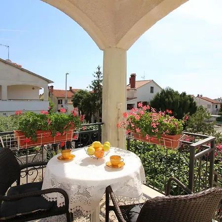 Gina Mit Terrasse, Grill Und Liegen Apartment