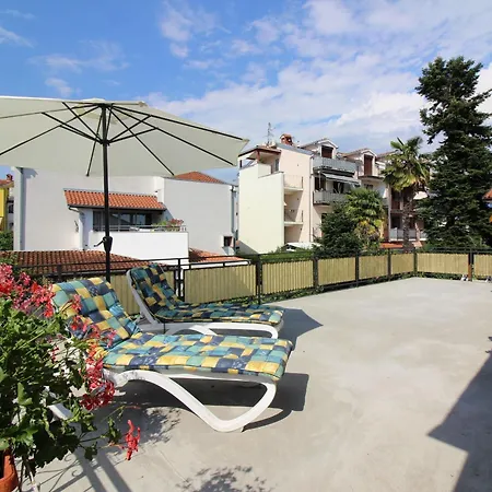 Appartamento Gina Mit Terrasse, Grill Und Liegen